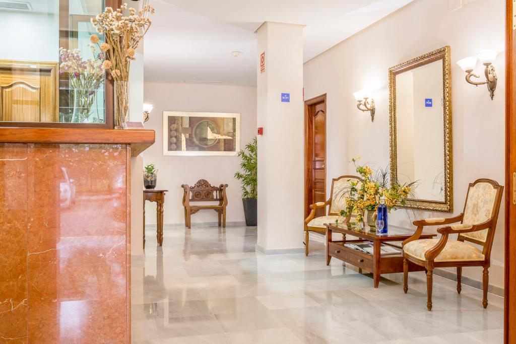 Hotel Gran Avenida Coria del Río Exterior foto